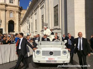 papamovel audiencia papal guia brasileira roma 300x224 - papamovel_audiencia_papal_guia_brasileira_roma