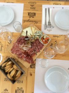 À mesa no Chianti queijos frios degustacao castelo albola guia credenciada 1 224x300 - À mesa no Chianti