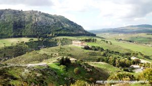 guia brasileira segesta templo vista sicilia 300x169 - guia_brasileira_segesta_templo_vista_sicilia.jpg