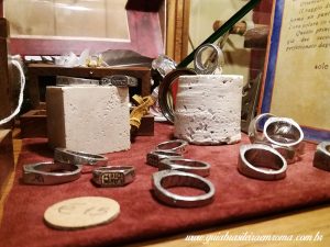 souvenirs_aneis_roma_trastevere_guia_brasileira.jpg souvenirs aneis roma trastevere guia brasileira 300x225 - souvenirs_aneis_roma_trastevere_guia_brasileira.jpg