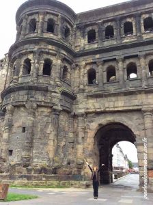 porta_nigra_trier_patricia_guia-brasileira_roma.jpg porta nigra trier patricia guia brasileira roma 224x300 - porta_nigra_trier_patricia_guia-brasileira_roma.jpg