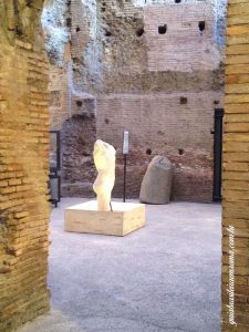torso estadio domiciano subterraneo praca navona 225x300 - torso_estadio_domiciano_subterraneo_praca_navona.jpg