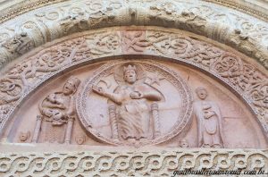 Assis detalhe portao catedral sao rufino 300x198 - Assis_detalhe_portao_catedral_sao_rufino.jpg