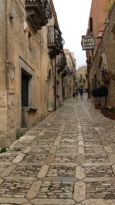 erice_piso_rua_guia_brasileira.jpg erice piso rua guia brasileira 169x300 - erice_piso_rua_guia_brasileira.jpg