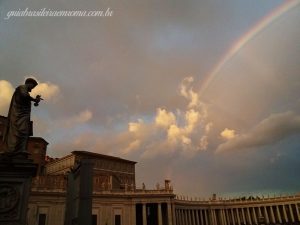 praca sao pedro arcoiris guiabrasileira roma 300x225 - praca_sao_pedro_arcoiris_guiabrasileira_roma.jpg