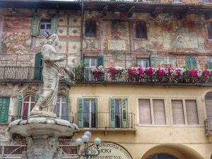 praca-das-hervas-verona-guia-particular praca das hervas verona guia particular 300x225 - praca-das-hervas-verona-guia-particular