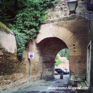Aqueduto na colina Celio colina celio aqueduto romaemportugues 300x300 - Aqueduto na colina Celio