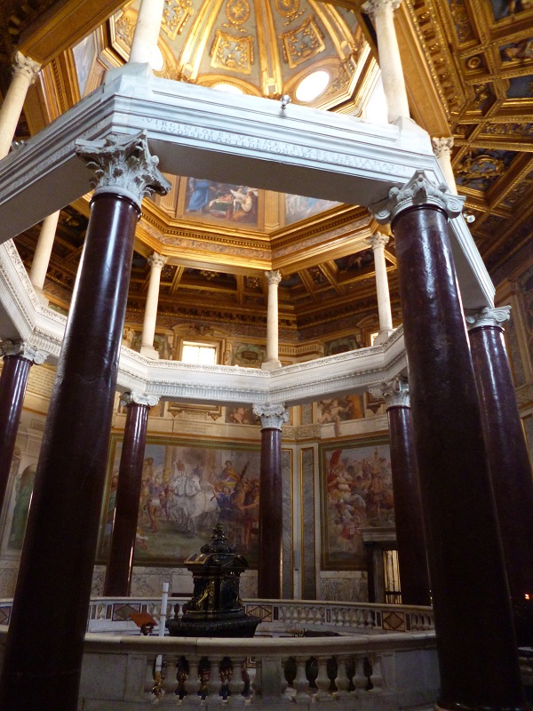 batisterio catedral roma interior - Este batistério da Catedral de Roma que você nunca ouviu falar
