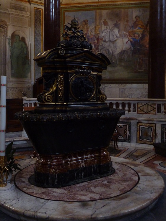 batisterio catedral roma pia batismal - Este batistério da Catedral de Roma que você nunca ouviu falar