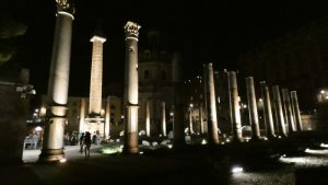 Visitar o Fórum Romano de noite visitar forum traiano noite guia brasileira 300x169 - Visitar o Fórum Romano de noite