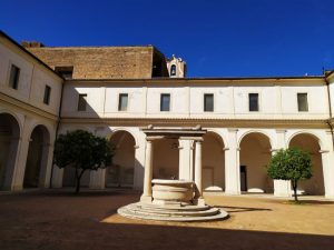 Pátio pequeno das Museu das Termas de Diocleciano patio peq termas diocleciano guia brasileira 300x225 - Pátio pequeno das Museu das Termas de Diocleciano