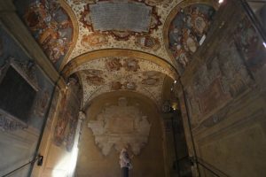 bolonha arquiginasio escadaria 300x200 - Escadaria de subida ao Teatro Anat&otilde;mico, Arquigin&aacute;sio