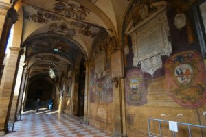 bolonha arquiginasio patio 300x200 - Visitar Bolonha: P&aacute;tio interno do Arquigin&aacute;sio