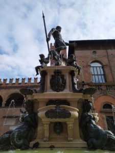 bolonha fonte netuno guia portugues 225x300 - Visitar Bologna: Fonte Netuno, Pra&ccedil;a Maggiore