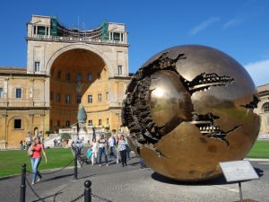Museus Vaticanos Patio Pinha 300x225 - Museus_Vaticanos_Patio_Pinha
